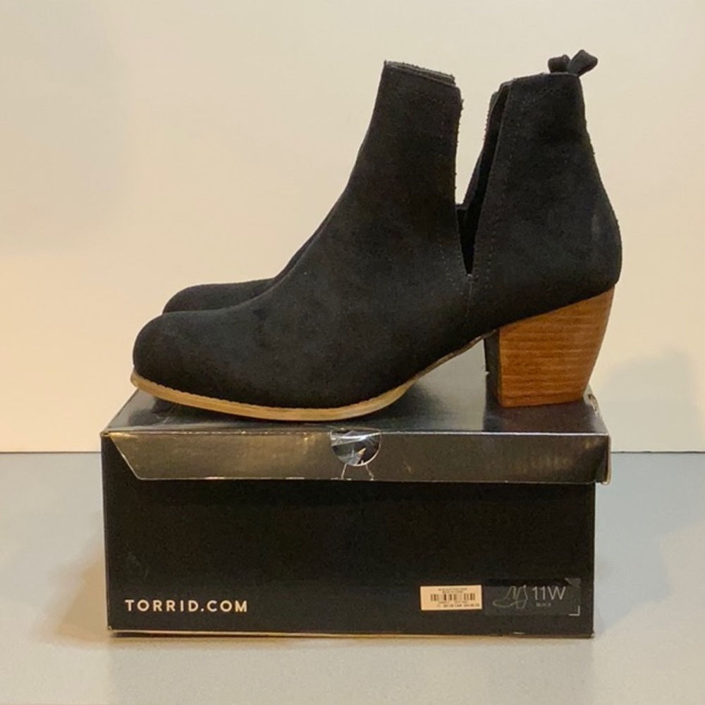 V cut ankle Booties